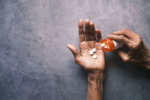How Assisted Living Staff Manage Severe Arthritis