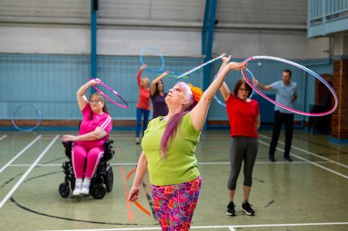 Choosing Between Adult Day Care and In-Home Care