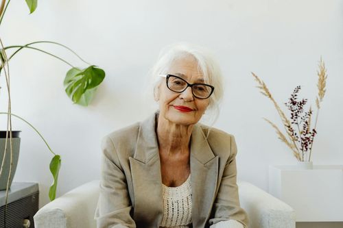 How to Help a Parent Adjust to Assisted Living