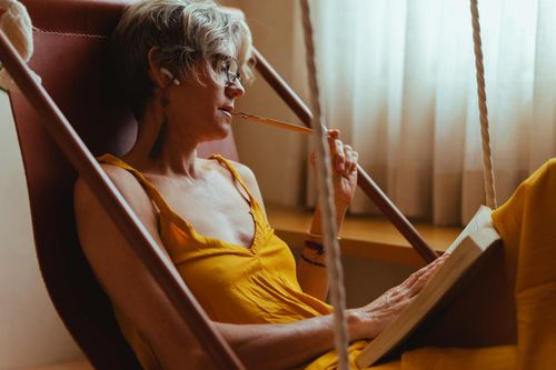 How a Quieter Environment Calms Dementia Residents