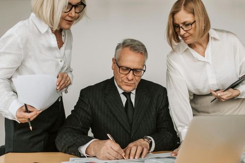 Red Flags to Watch for in a Senior Living Agreement