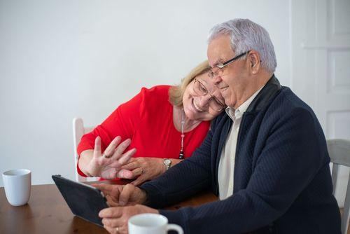 How Technology Helps Seniors Stay Connected