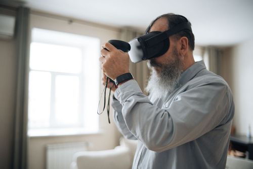 How Virtual Reality Therapy Helps Dementia Care